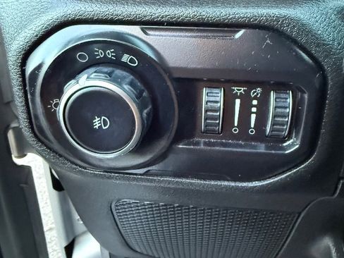 Used 2018 Jeep Wrangler Unlimited Sport image 12