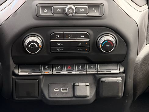 Used 2021 Chevrolet Silverado 1500 Custom AWD/4WD image 12