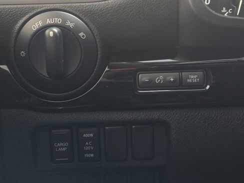 Used 2021 Nissan Titan SV w/ SV Convenience Package image 22