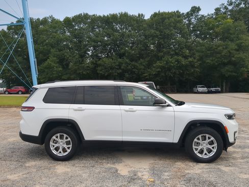 Used 2023 Jeep Grand Cherokee L Limited AWD/4WD image 2