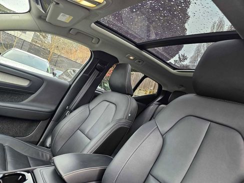 Certified 2025 Volvo XC40 B5 Plus w/ Protection Package Premier image 24