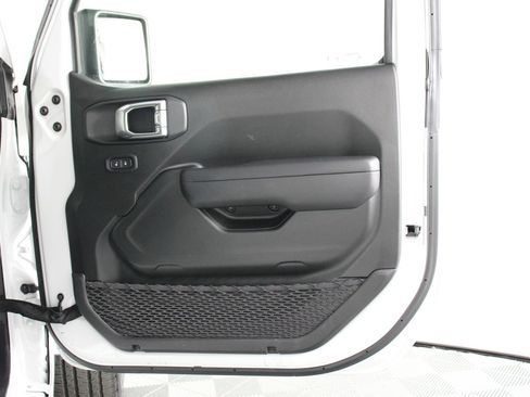 Used 2024 Jeep Wrangler Unlimited image 21