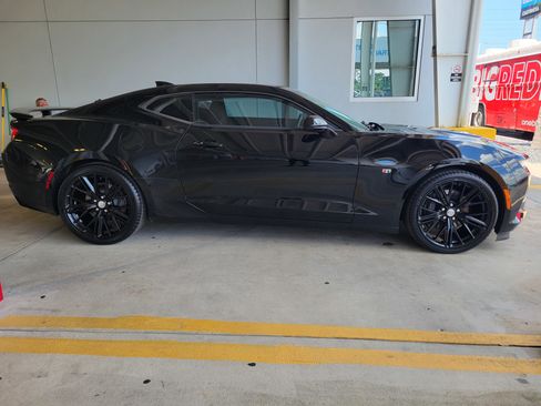 Certified 2017 Chevrolet Camaro SS RWD image 4