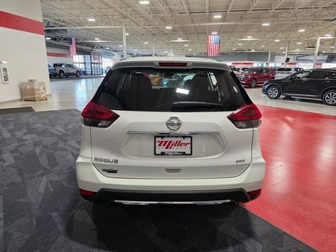 Used 2019 Nissan Rogue S image 4