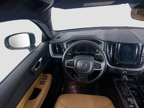 Used 2020 Volvo XC60 T6 Momentum image 17