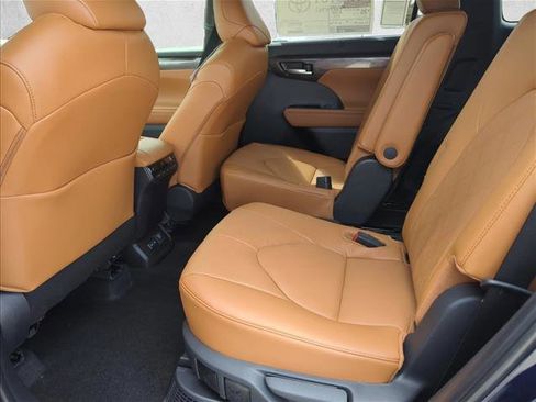 New 2026 Toyota Highlander Platinum image 26