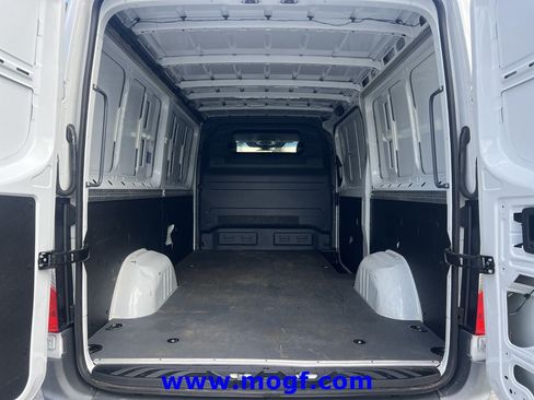 Used 2025 Mercedes-Benz Sprinter 2500 image 19