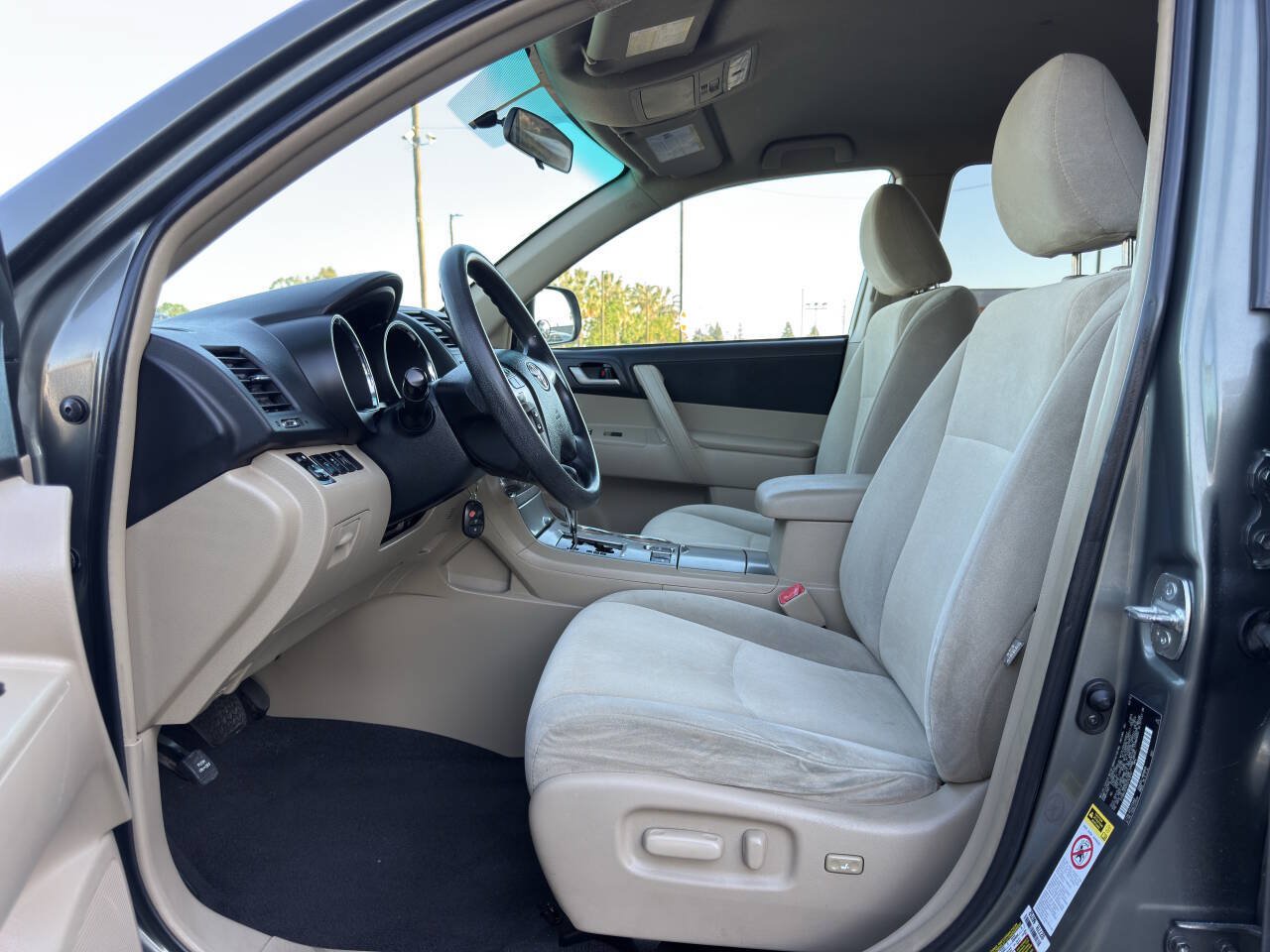Used 2012 Toyota Highlander 4WD w/ Tech Pkg image 9