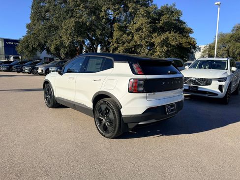 New 2026 Volvo EX30 Cross Country Ultra image 4