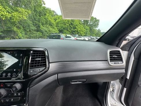 Used 2021 Jeep Grand Cherokee Laredo RWD image 17
