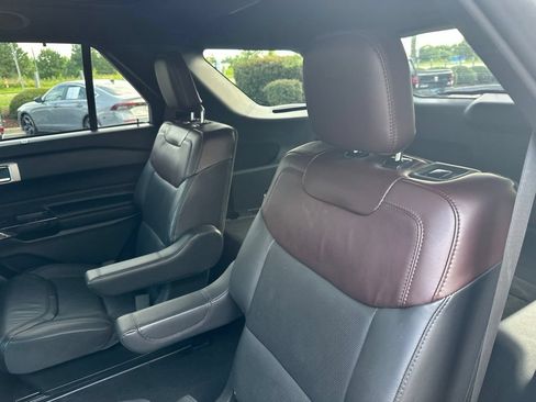 Used 2023 Ford Explorer Platinum w/ Technology Package AWD/4WD image 14