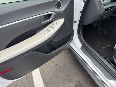 Used 2023 Hyundai Sonata SE image 9