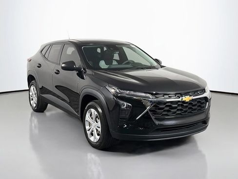 Used 2024 Chevrolet Trax LS FWD image 1