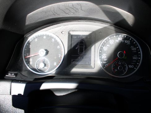 Used 2014 Volkswagen Tiguan S image 21