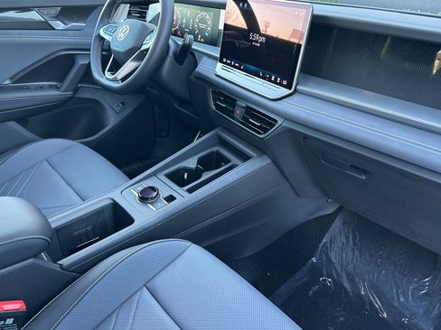 New 2026 Volkswagen Tiguan SE FWD image 16