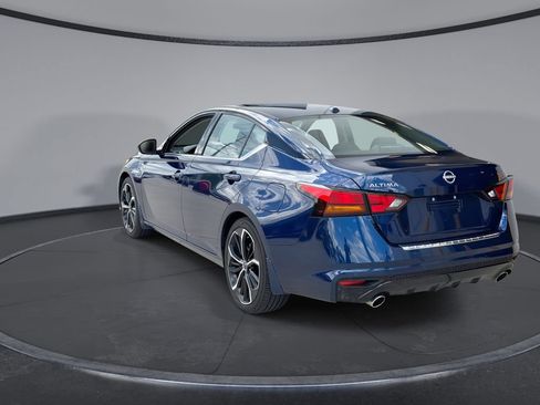 Used 2023 Nissan Altima 2.5 SR w/ SR Premium Package FWD image 10