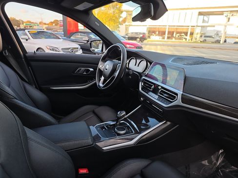 Used 2019 BMW 330i xDrive Sedan w/ Driving Assistance Package image 29