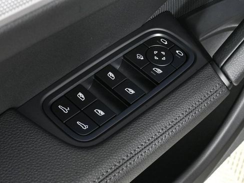 Used 2025 Porsche Cayenne image 15