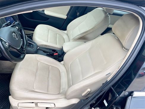 Used 2016 Volkswagen Jetta SE image 18
