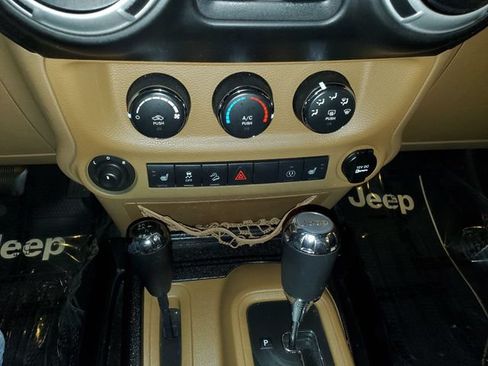 Used 2013 Jeep Wrangler Unlimited Sahara w/ Connectivity Group AWD/4WD image 20
