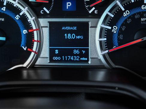 Used 2014 Toyota 4Runner Limited image 21