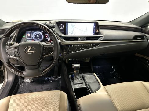 Used 2020 Lexus ES 300h w/ Premium Package FWD image 29