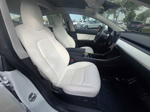 Used 2020 Tesla Model 3 Standard Range image 11