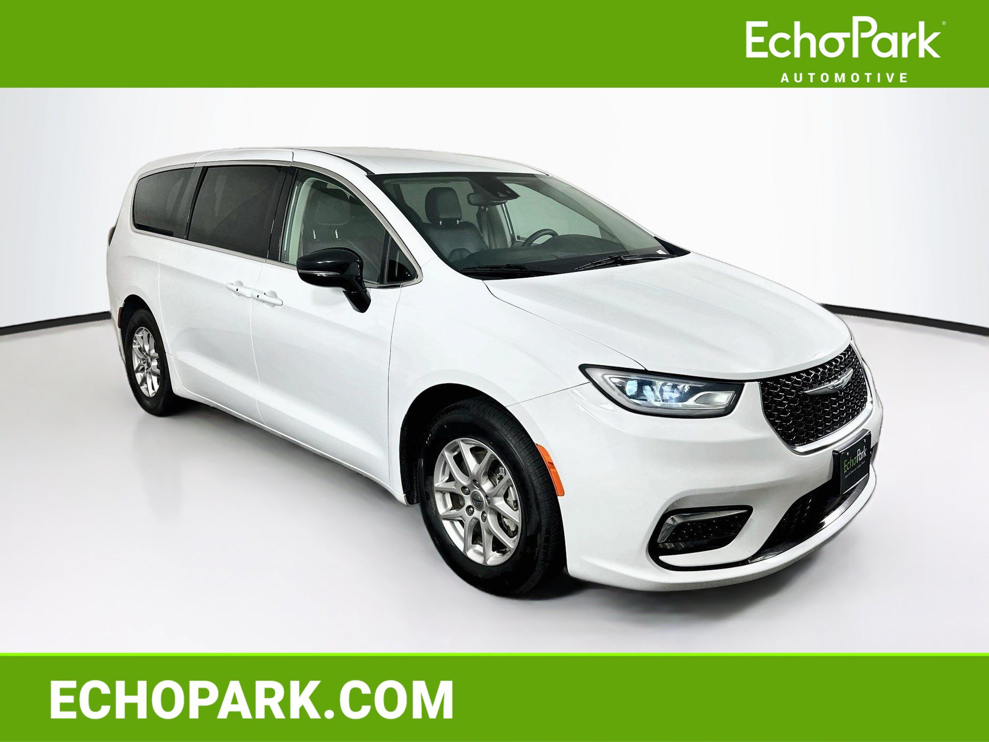 Used 2024 Chrysler Pacifica Touring-L FWD image 1