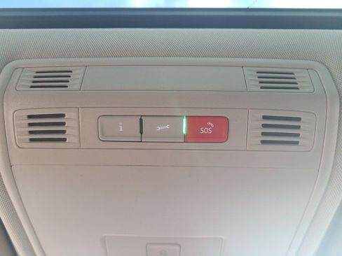 Used 2024 Volkswagen Taos SE w/ Panoramic Sunroof Package image 31