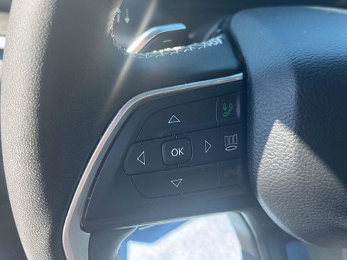 Used 2024 Jeep Grand Cherokee L Laredo image 11