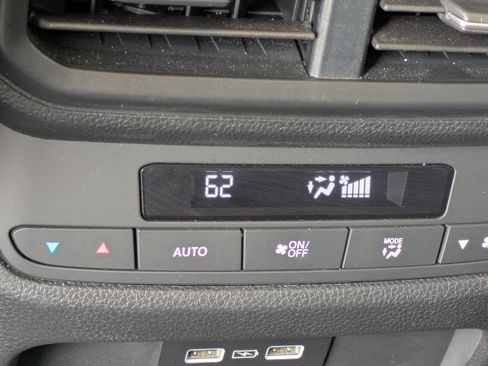 Used 2023 Honda Pilot Touring image 20