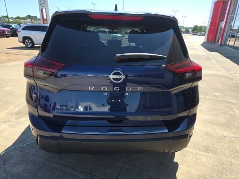 Used 2025 Nissan Rogue SV w/ SV Premium Package FWD image 10