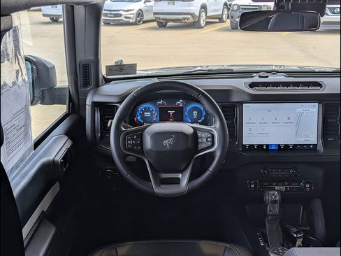 Used 2025 Ford Bronco Badlands AWD/4WD image 3