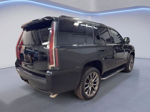 Used 2019 Cadillac Escalade Luxury w/ Escalade Sport Edition image 7