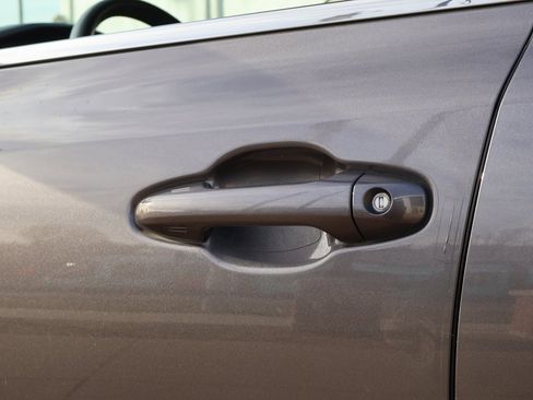 Used 2015 Toyota Highlander XLE image 24