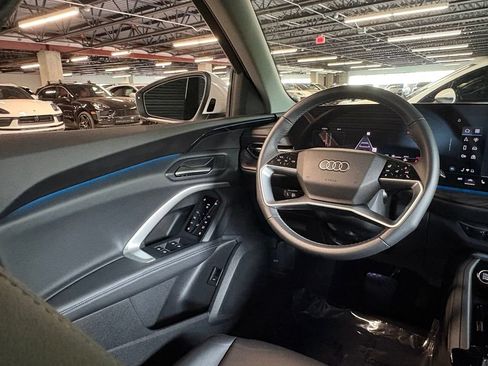 Used 2025 Audi Q5 Premium w/ Convenience Package AWD/4WD image 17