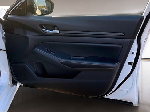 Used 2024 Nissan Altima 2.5 SV image 28