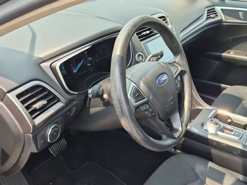 Used 2020 Ford Fusion SE FWD image 10