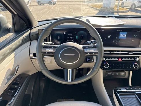 Used 2025 Hyundai Tucson Limited image 14