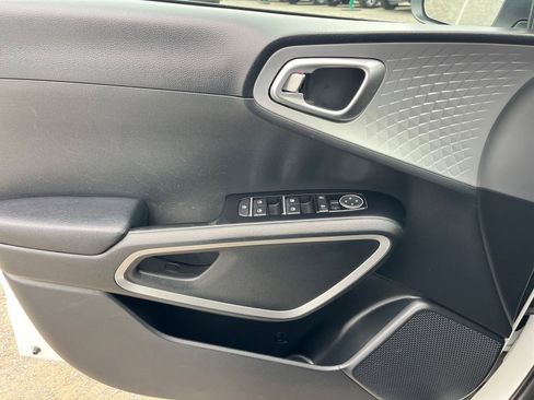 Used 2025 Kia Soul LX w/ LX Technology Package image 20
