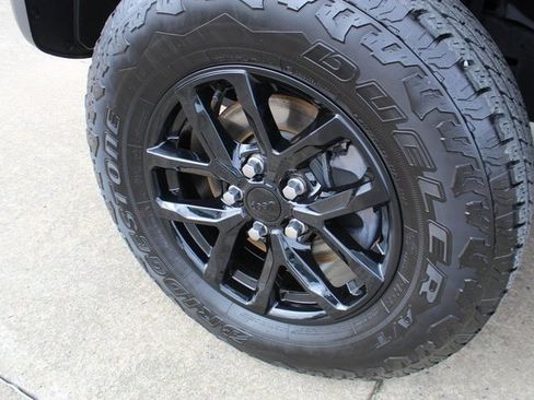 Used 2022 Jeep Gladiator Sport image 3