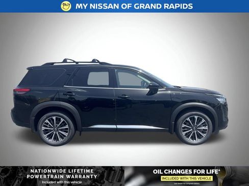 New 2026 Nissan Pathfinder Platinum w/ Cargo Package AWD/4WD image 7