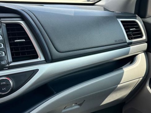 Certified 2018 Toyota Highlander XLE AWD/4WD image 24