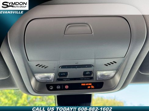 Used 2023 Chevrolet Equinox Premier image 18