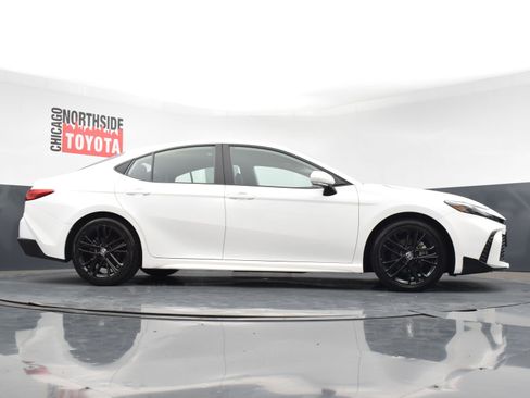 Used 2025 Toyota Camry SE w/ Convenience Package image 29