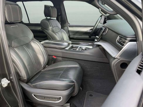 Used 2023 Jeep Grand Wagoneer Series II image 41