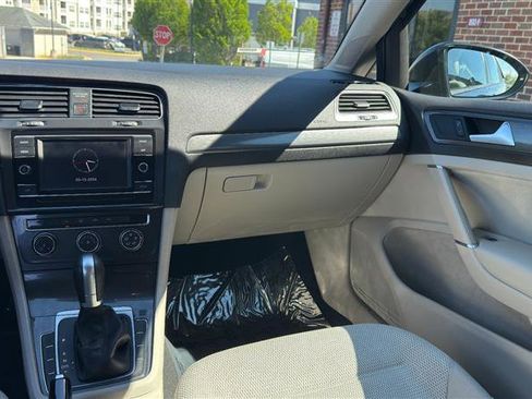 Used 2018 Volkswagen Golf SportWagen FWD image 26