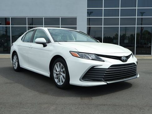 Used 2024 Toyota Camry LE image 3