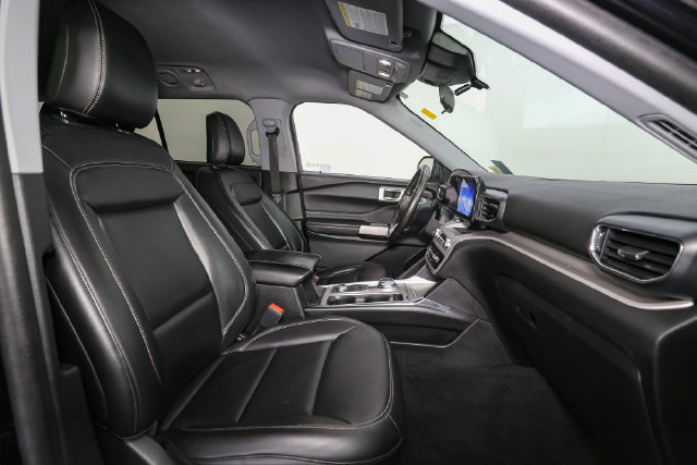 Used 2023 Ford Explorer XLT w/ Equipment Group 202A AWD/4WD image 17