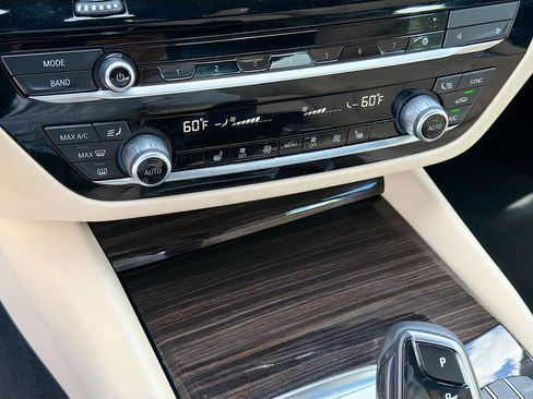 Used 2023 BMW 530i w/ Convenience Package RWD image 33